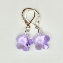 Load image into Gallery viewer, Flower Style Earrings
